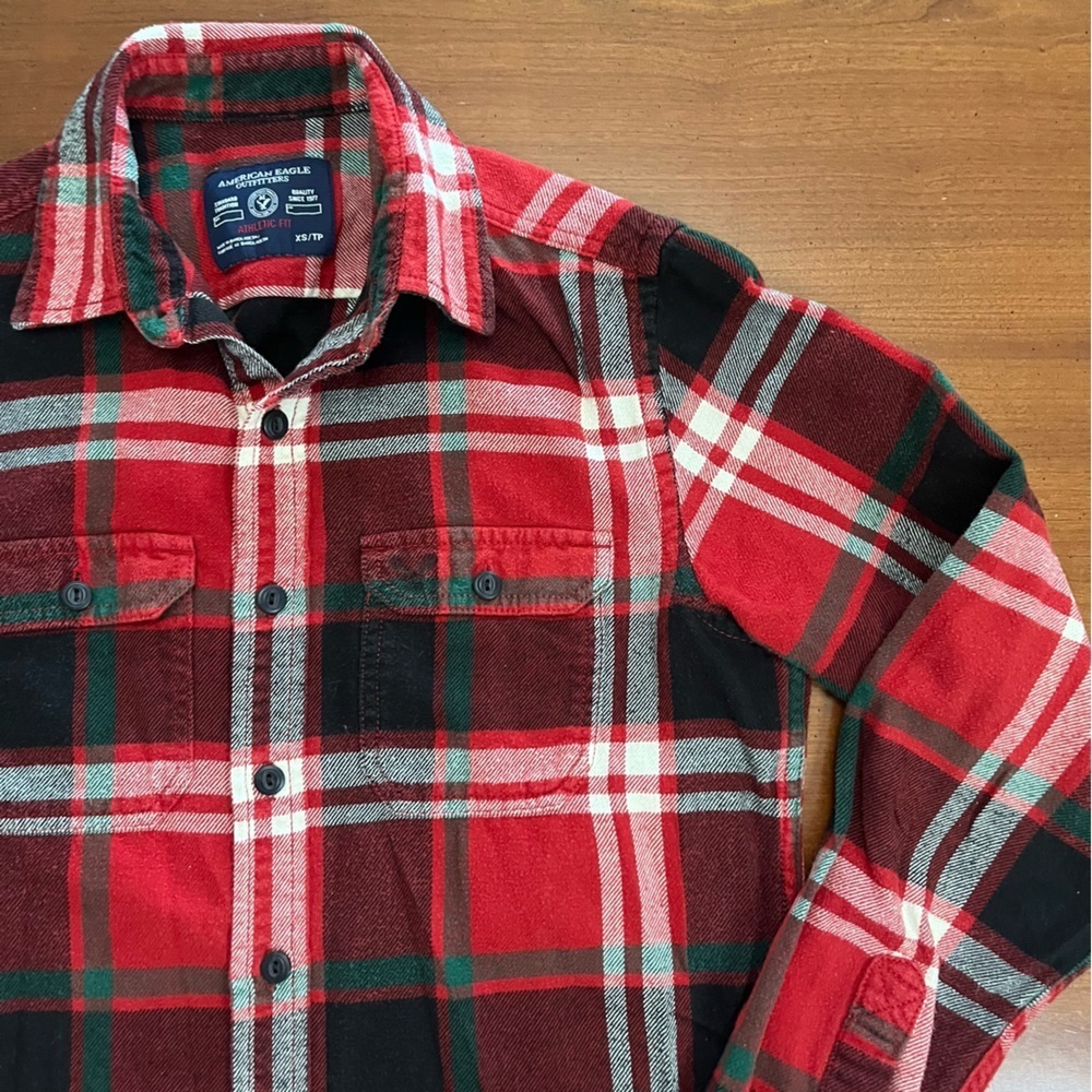 ๐ฒ American Eagle Red Plaid Flannel Shirt Menโs XS Athletic Fit Cotton - Picture 2 of 11